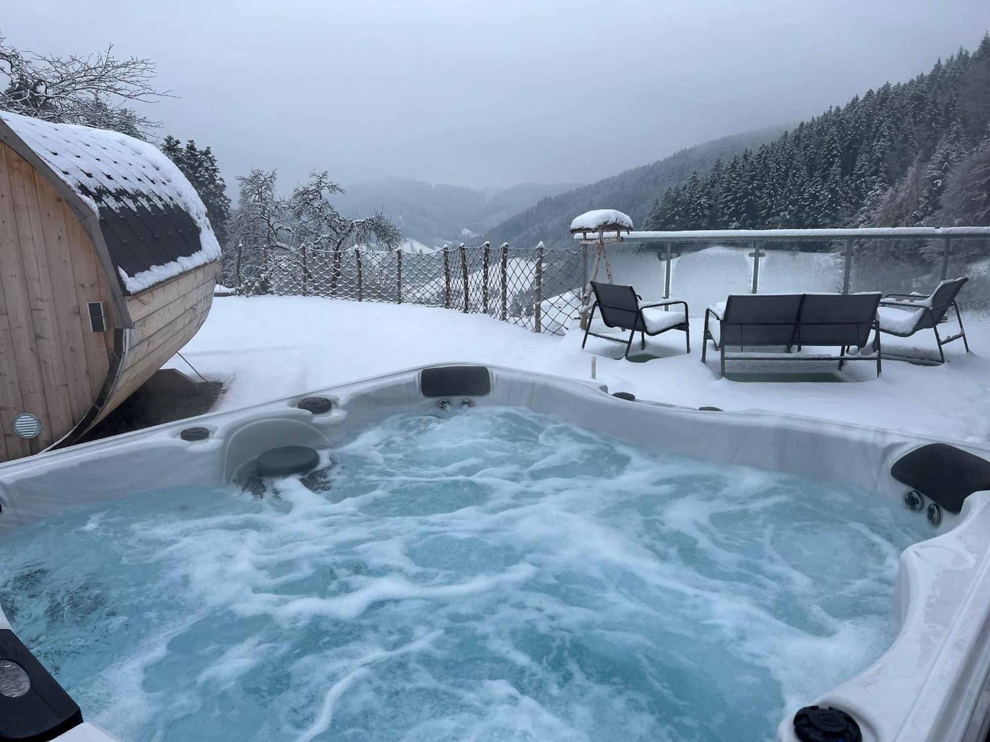 האוסאך Ferienhaus Wendelinus Mit Pool & Sauna מראה חיצוני תמונה